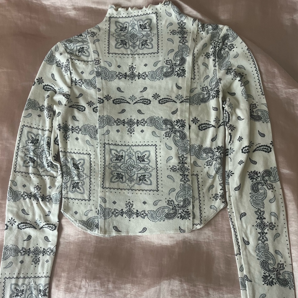 Bandana print long sleeve turtle neck